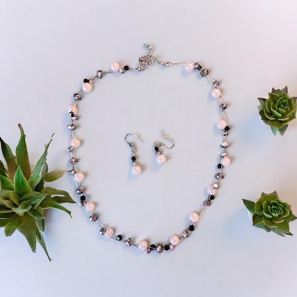 4/$20 Y2K faux pearl and crystal beads set- adjustable to 9 inch - Picture 2 of 2